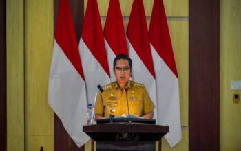 Rico Waas menyampaikan tanggapan P-APBD 2026 dalam rapat paripurna DPRD Medan