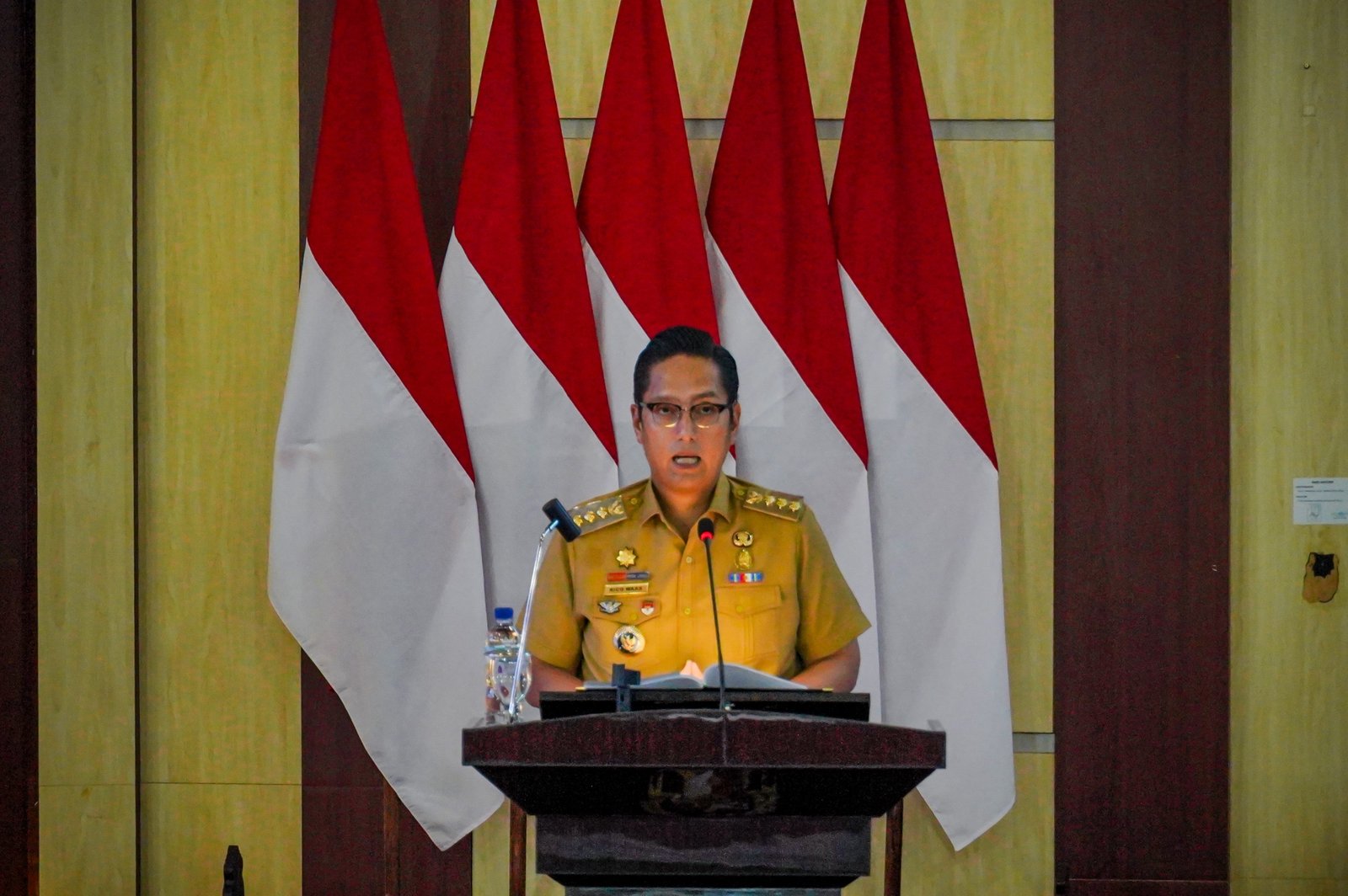 Rico Waas menyampaikan tanggapan P-APBD 2026 dalam rapat paripurna DPRD Medan