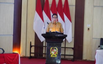 Rico Waas menyampaikan penjelasan revisi Perda Pajak dan Retribusi Medan di DPRD Medan