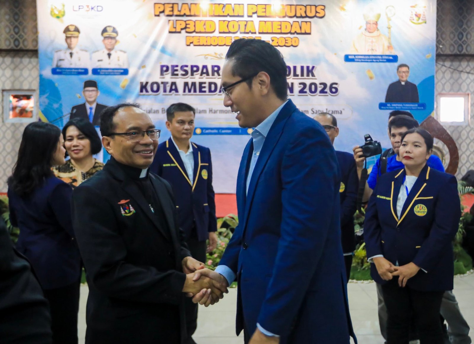 Rico Waas melantik pengurus LP3KD Kota Medan dan mendorong Pesparani menjadi agenda seni budaya rutin