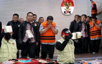 Plt Direktur Penyidikan KPK Achmad Taufik Husein saat mengumumkan delapan tersangka OTT ATR/BPN.