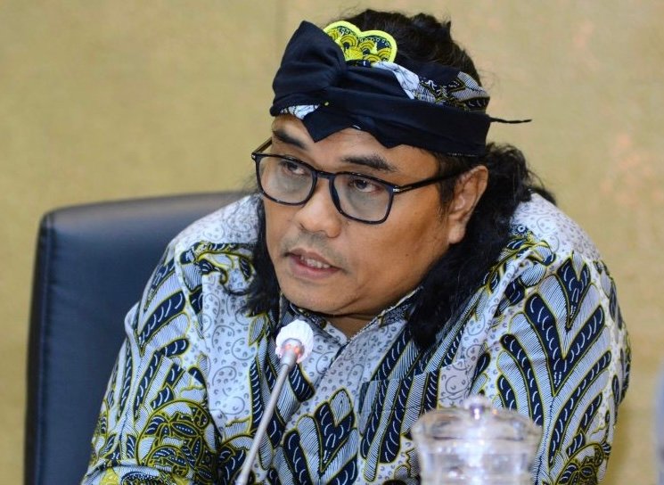 Siswi korban dugaan keracunan MBG di Karo dan sorotan DPR terhadap keamanan pangan program MBG.