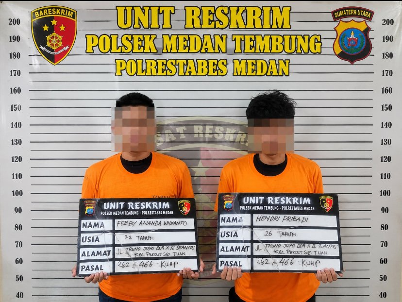 Dua pria yang diamankan Polsek Medan Tembung dalam kasus dugaan pemerasan dan penganiayaan warga.