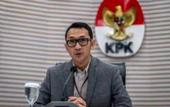 Jubir KPK Budi Prasetyo menyampaikan keterangan terkait OTT di BPN Bogor.