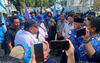 DPN demo di Kantor Gubernur Sumut menyoroti dugaan pungutan komite SMA Negeri 1 dan SMA Negeri 2 Medan.