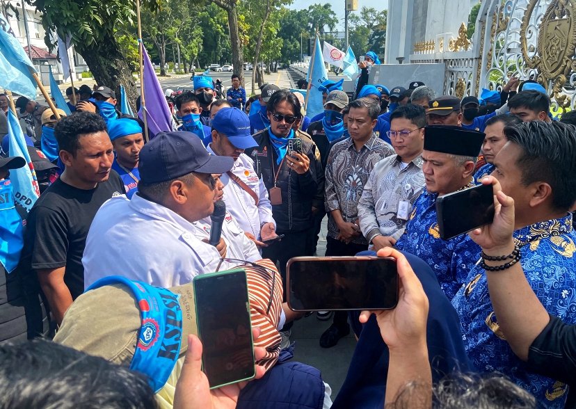 DPN demo di Kantor Gubernur Sumut menyoroti dugaan pungutan komite SMA Negeri 1 dan SMA Negeri 2 Medan.