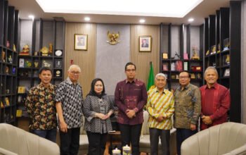 Rico Waas menerima keluarga SM Amin dan sejarawan terkait usulan nama jalan di Medan.