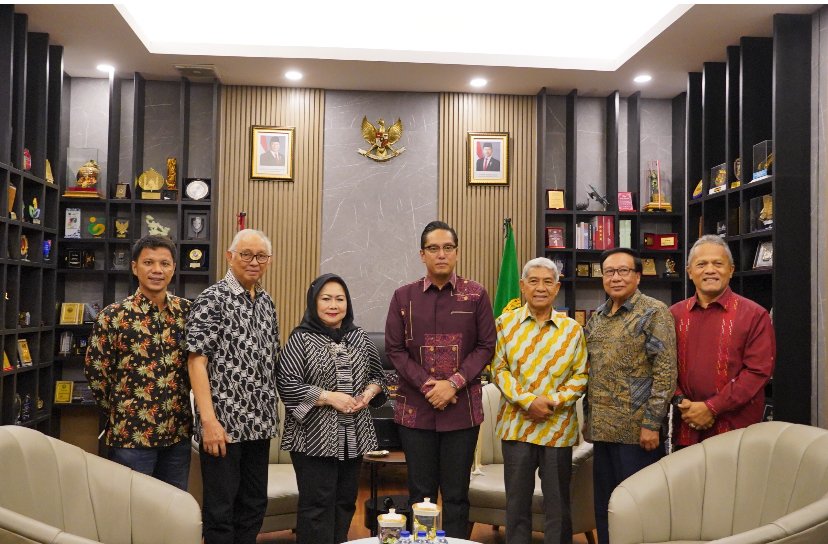Rico Waas menerima keluarga SM Amin dan sejarawan terkait usulan nama jalan di Medan.
