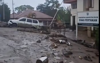 Banjir bandang menerjang kawasan Gunung Talang Kabupaten Solok