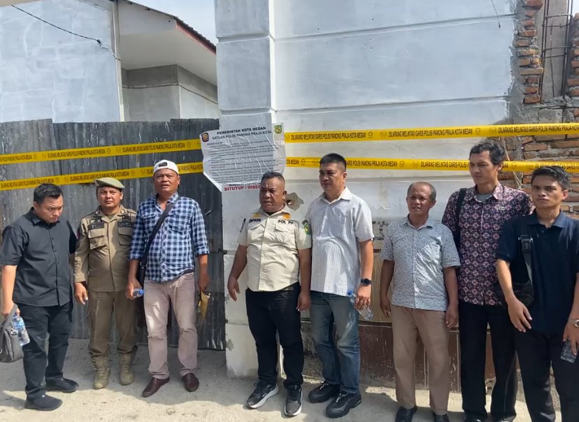 Satpol PP Medan menyegel bangunan tanpa PBG di Gg Sumatera