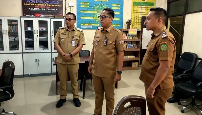 Rico Waas Sidak Kantor Lurah Dwikora, Soroti Kondisi Kotor