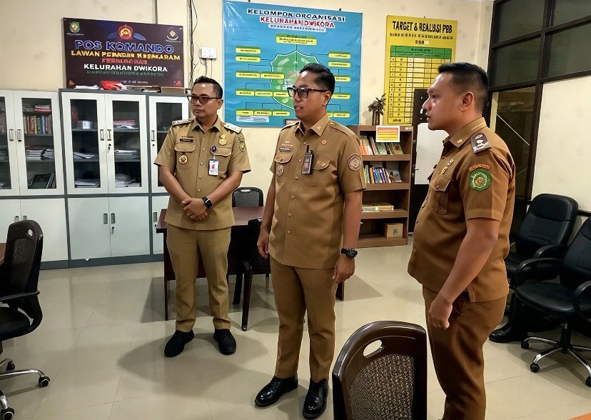 Rico Waas saat sidak Kantor Lurah Dwikora dan menyoroti kondisi ruangan yang kotor