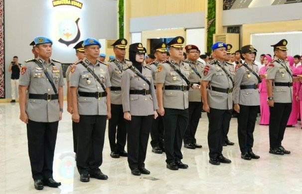 Kapolda Sumut Lantik Pejabat Utama dan 8 Kapolres, Tekankan Profesional dan Responsif Layani Masyarakat