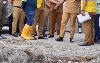 Rico Waas meninjau pembangunan U-ditch di Indra Kasih Medan Tembung