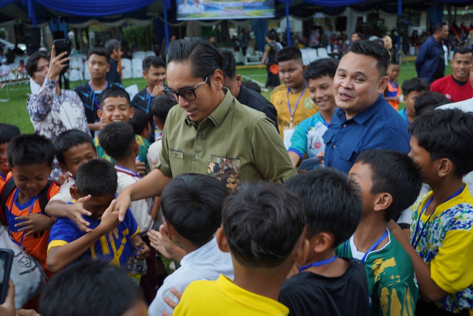 Rico Waas membuka Kejuaraan Sepak Bola Pelajar Antarkecamatan Piala Wali Kota Medan I 2026.