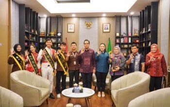 Rico Waas memberikan arahan kepada Forum GenRe Kota Medan.