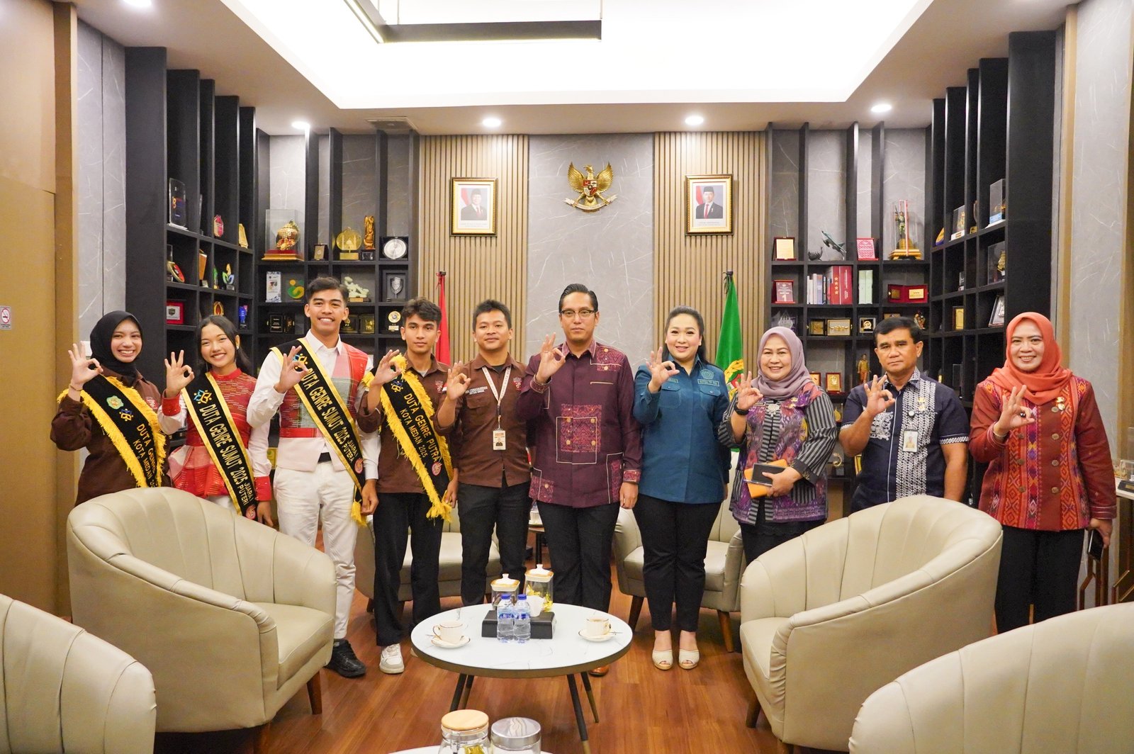 Rico Waas memberikan arahan kepada Forum GenRe Kota Medan.