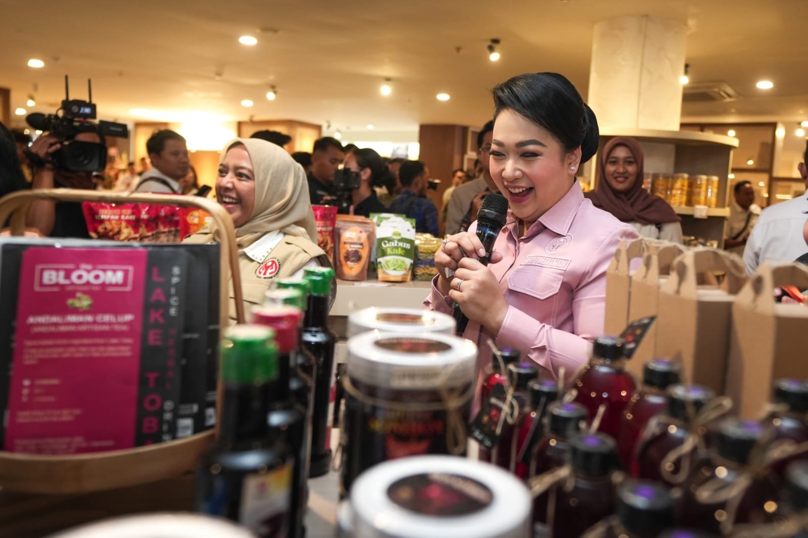 Gallery Mustika Deli menampilkan produk unggulan UMKM binaan Dekranasda Kota Medan.