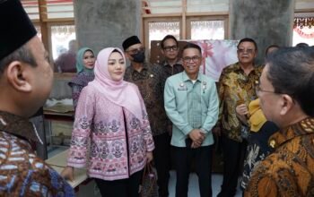 Wakil Wali Kota Medan Zakiyuddin Harahap bersama Komisi X DPR RI meninjau fasilitas pendidikan pascabencana di SDN 060950 Medan