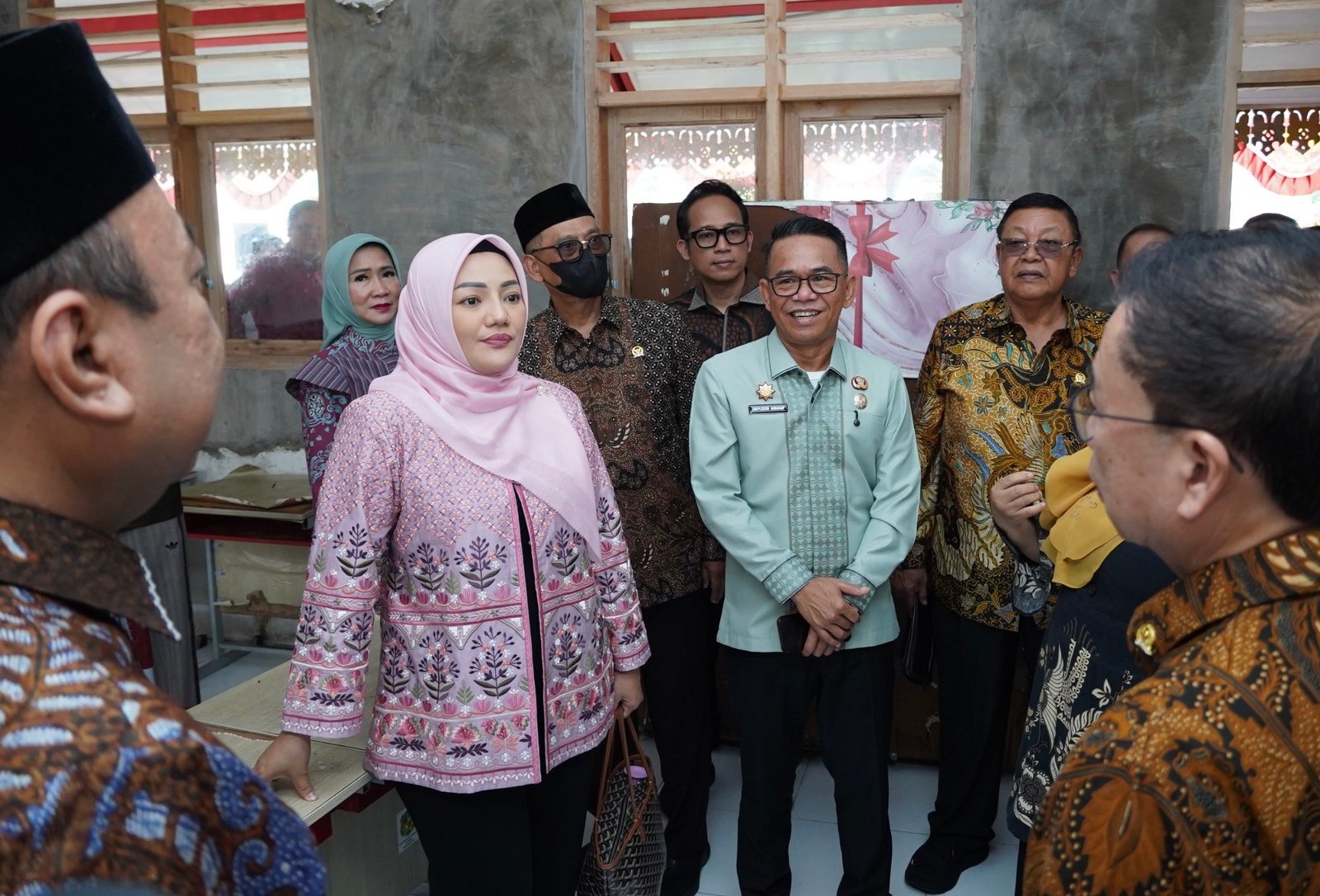 Wakil Wali Kota Medan Zakiyuddin Harahap bersama Komisi X DPR RI meninjau fasilitas pendidikan pascabencana di SDN 060950 Medan