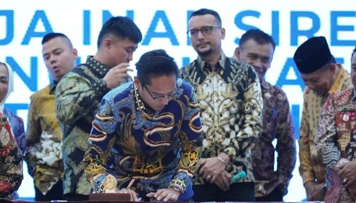 Rico Waas Teken Komitmen Cegah Korupsi di Sumut