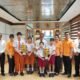 Wakil Wali Kota Medan H. Zakiyuddin Harahap berfoto bersama siswa Nanyang Zhi Hui School peraih juara robotik internasional.