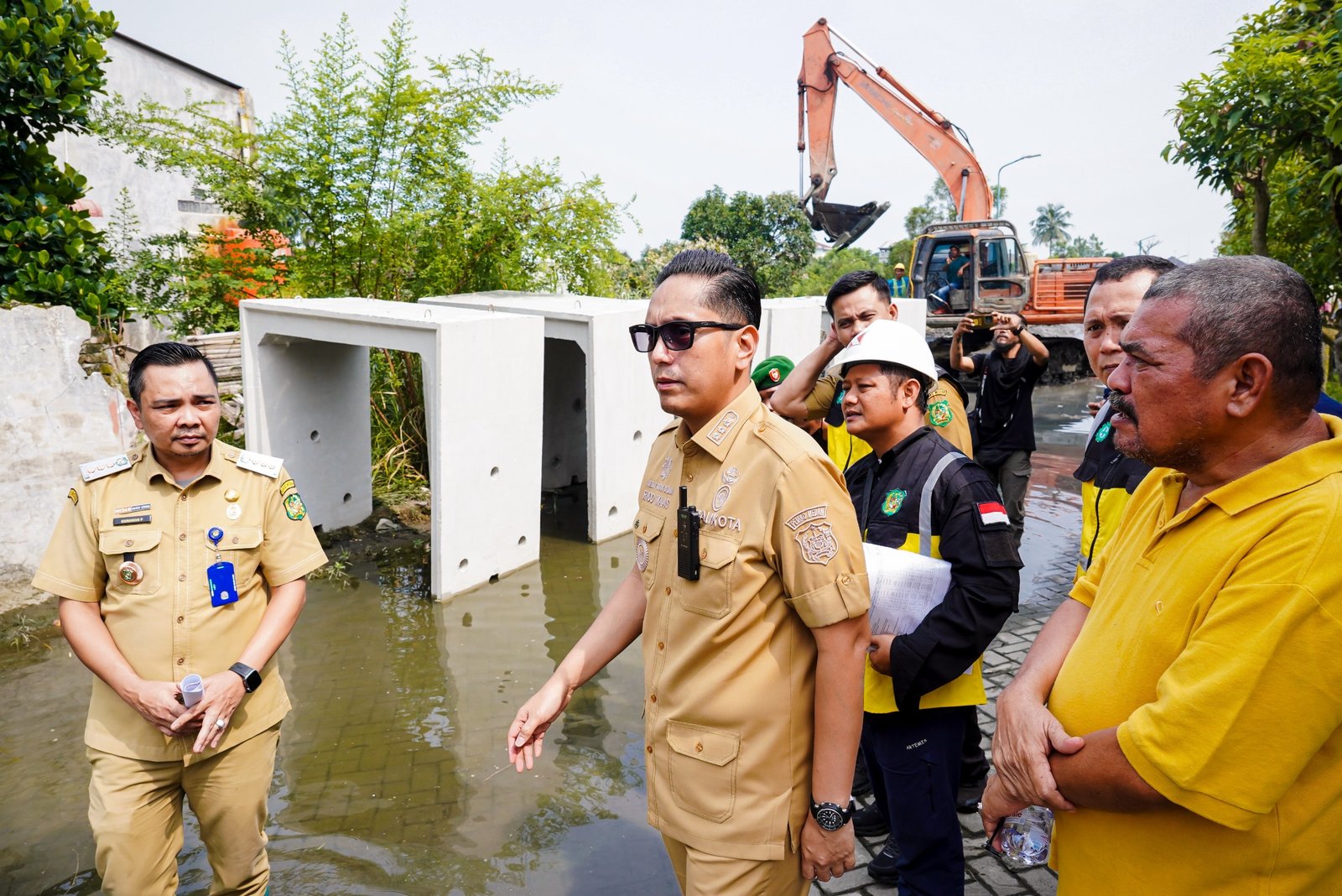 Rico Waas meninjau pembangunan drainase di Jalan Sei Asahan Medan Selayang