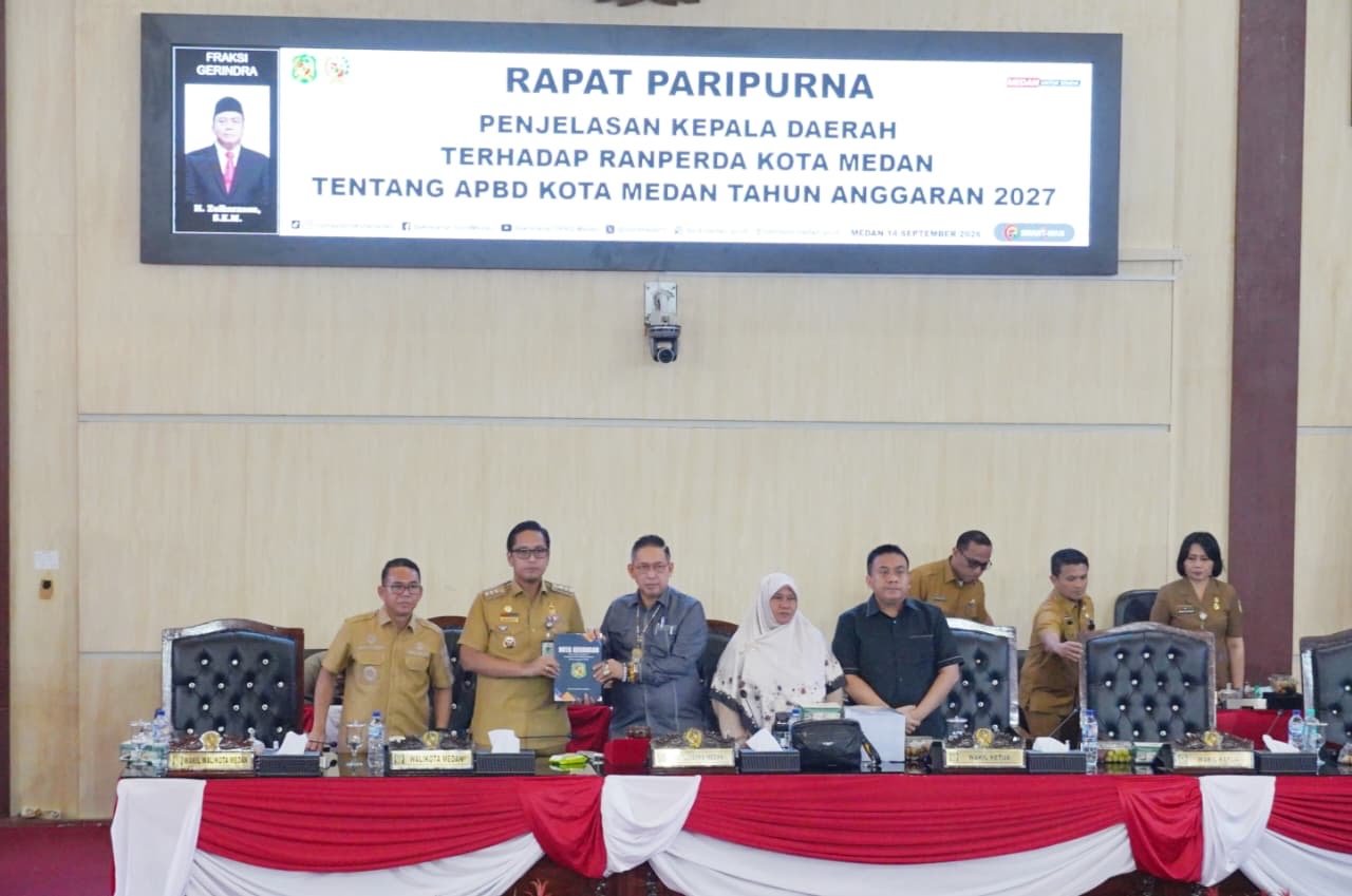 Rico Waas menyampaikan Nota Keuangan APBD Medan 2027 di DPRD Medan