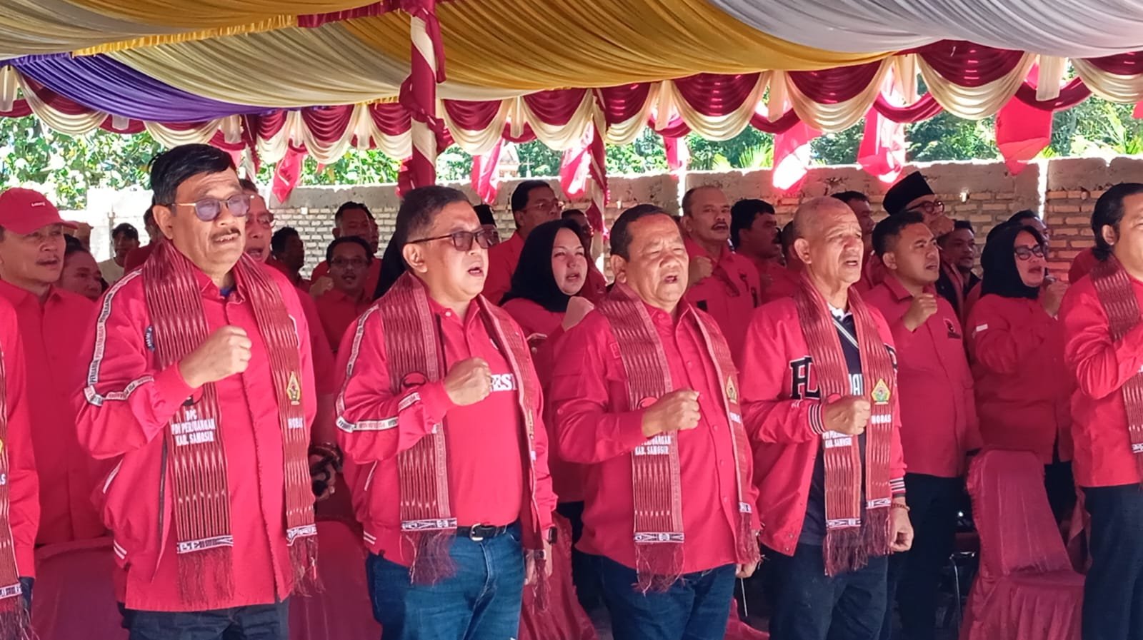 Rapidin Simbolon meminta kader PDI Perjuangan menjaga stabilitas politik di tengah bencana