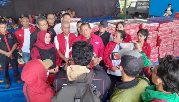 PDI Perjuangan Salurkan Bantuan untuk Pengungsi Erupsi Sinabung