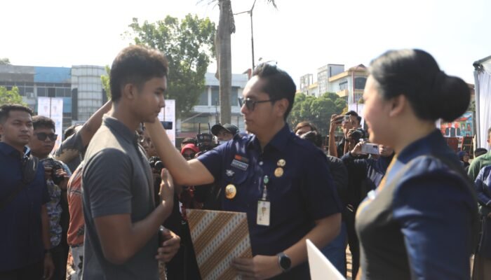 Rico Waas Tebus Ijazah, 278 Siswa Sudah Terima Bantuan
