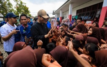 Rico Waas meninjau kondisi SDN 064999 Marelan yang akan dibangun dua lantai