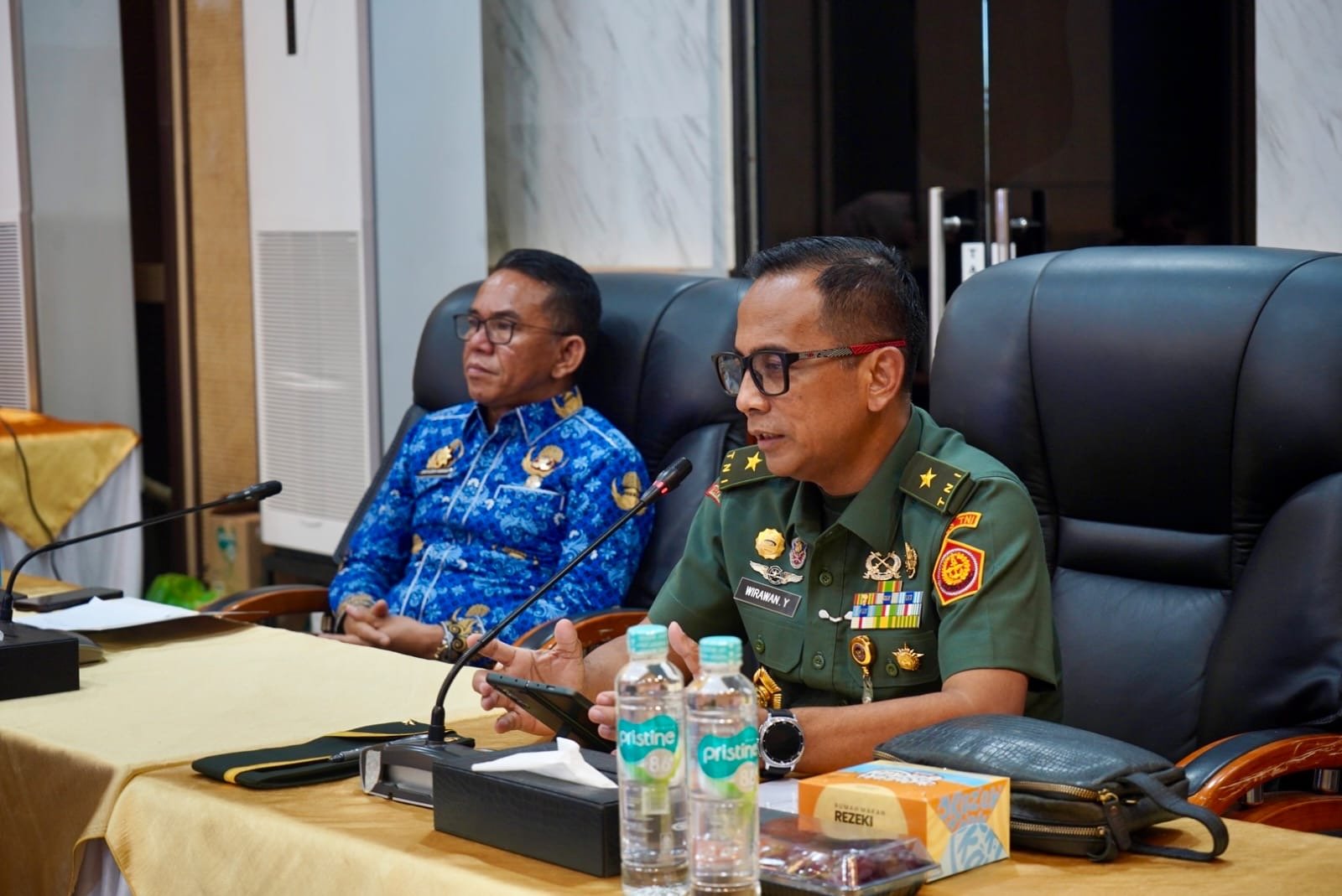 Rico Waas melalui Zakiyuddin Harahap saat menghadiri asistensi Kemhan tentang komponen pendukung pertahanan di Balai Kota Medan.