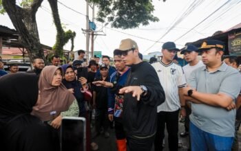 Rico Waas meninjau pembenahan drainase dan gotong royong di Medan Marelan