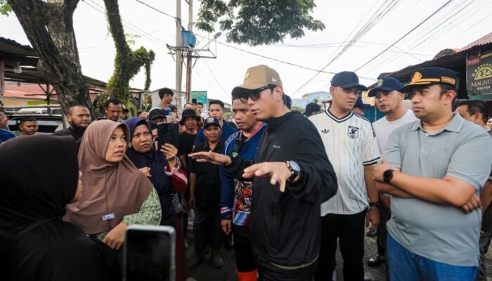 Rico Waas Benahi Drainase Marelan Atasi Banjir