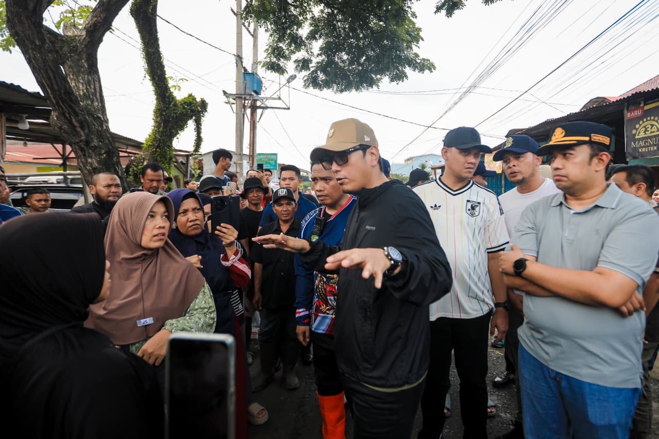 Rico Waas meninjau pembenahan drainase dan gotong royong di Medan Marelan