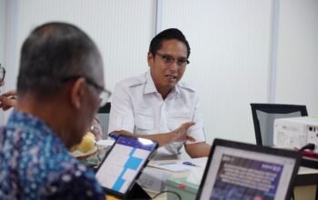 Rico Waas menghadiri Seminar PKN II dan mendukung inovasi digital PengawasMU Medan.