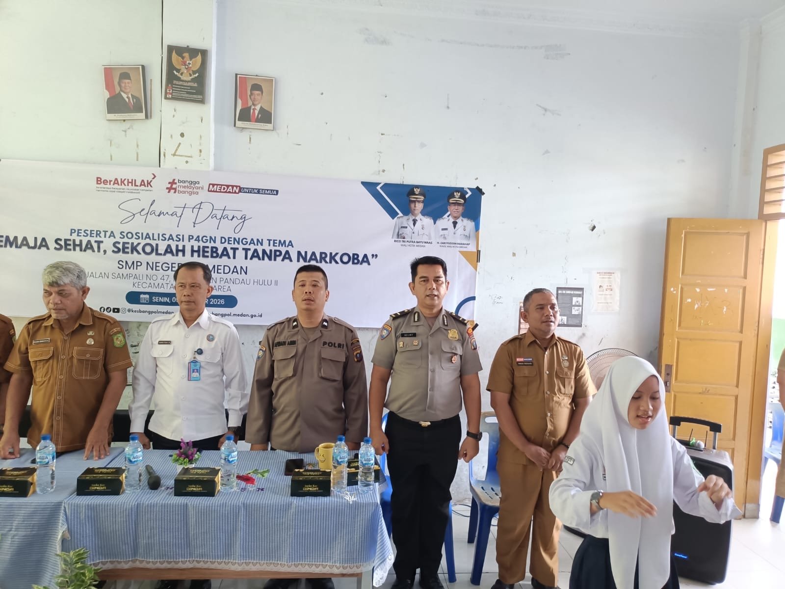 Sat Binmas Polrestabes Medan memberikan edukasi bahaya narkoba kepada pelajar SMPN 13 Medan