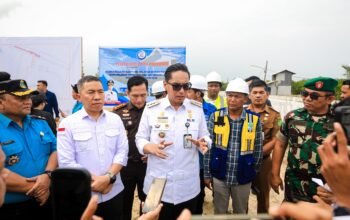 Rico Waas saat groundbreaking pembangunan Kampung Nelayan Merah Putih di Kelurahan Nelayan Indah Medan