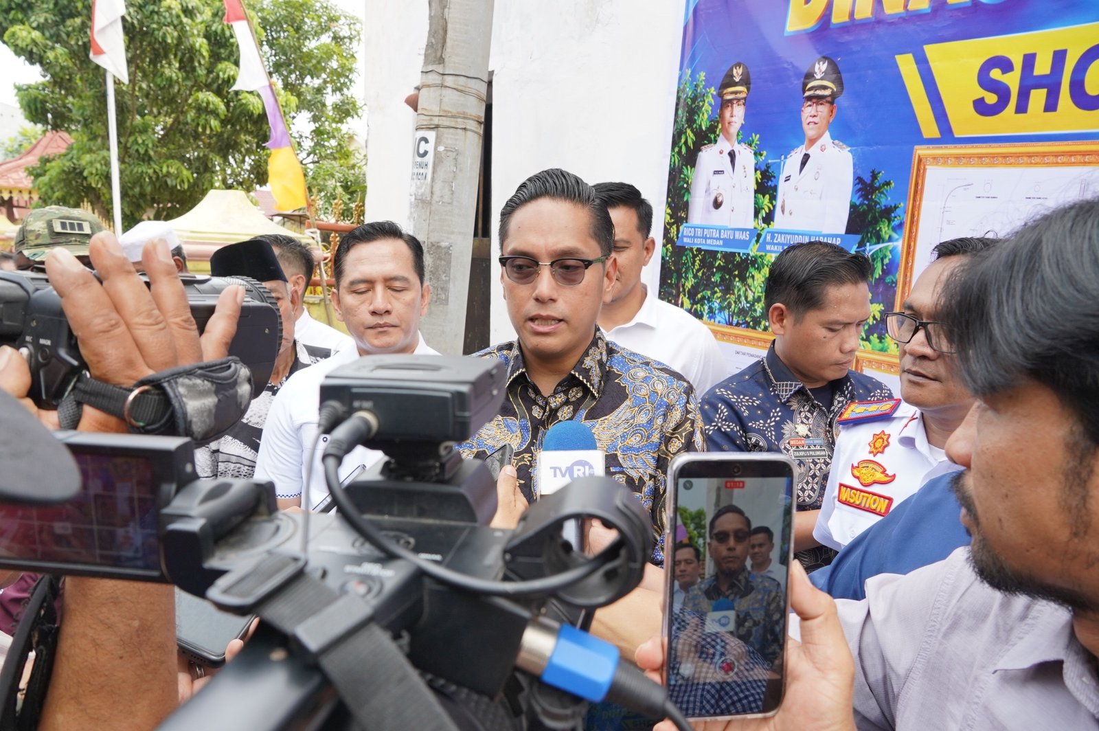 Rico Waas memulai pembangunan 1.000 titik LPJU di Gang Amaliyah Medan Marelan