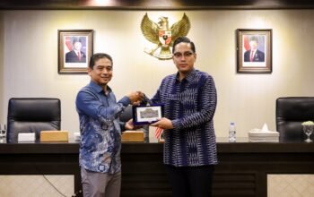 Rico Waas menerima kunjungan Duta Besar Malaysia Dato’ Muzafar Shah Mustafa untuk membahas peluang investasi dan perdagangan di Medan.