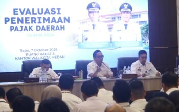 Rico Waas memberikan arahan kepada Bapenda Medan dalam evaluasi penerimaan pajak 2026