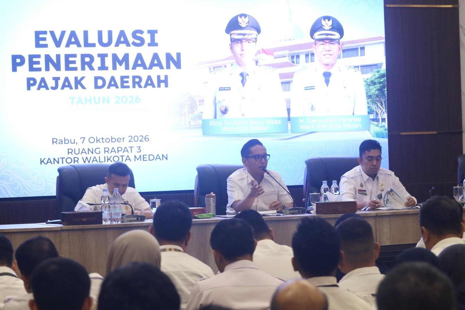 Rico Waas memberikan arahan kepada Bapenda Medan dalam evaluasi penerimaan pajak 2026