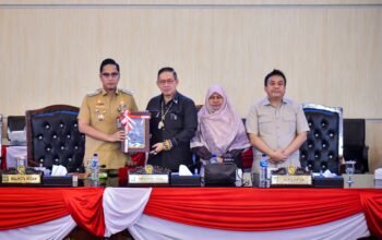 Rico Waas menghadiri Rapat Paripurna DPRD Medan terkait revisi Perda Penanggulangan Kemiskinan
