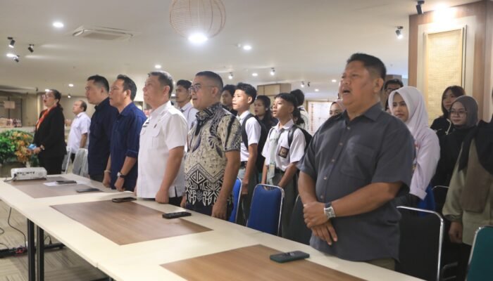 Pelatihan Fotografi PWPM, Rico Waas Dorong Pelajar Berkarya