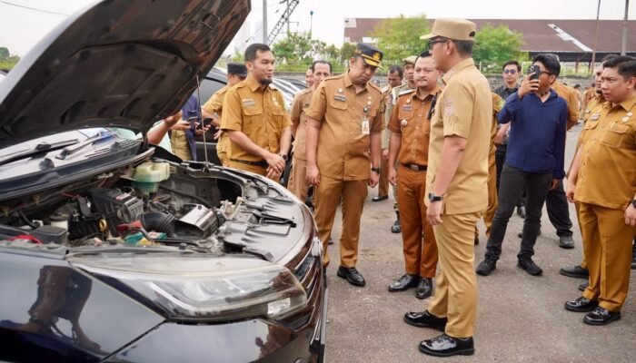 Rico Waas Temukan Kendaraan Dinas Medan Tak Bayar Pajak