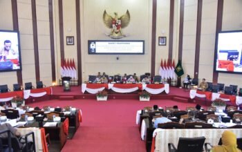 Rico Waas menghadiri paripurna DPRD Medan membahas APBD Kota Medan 2027