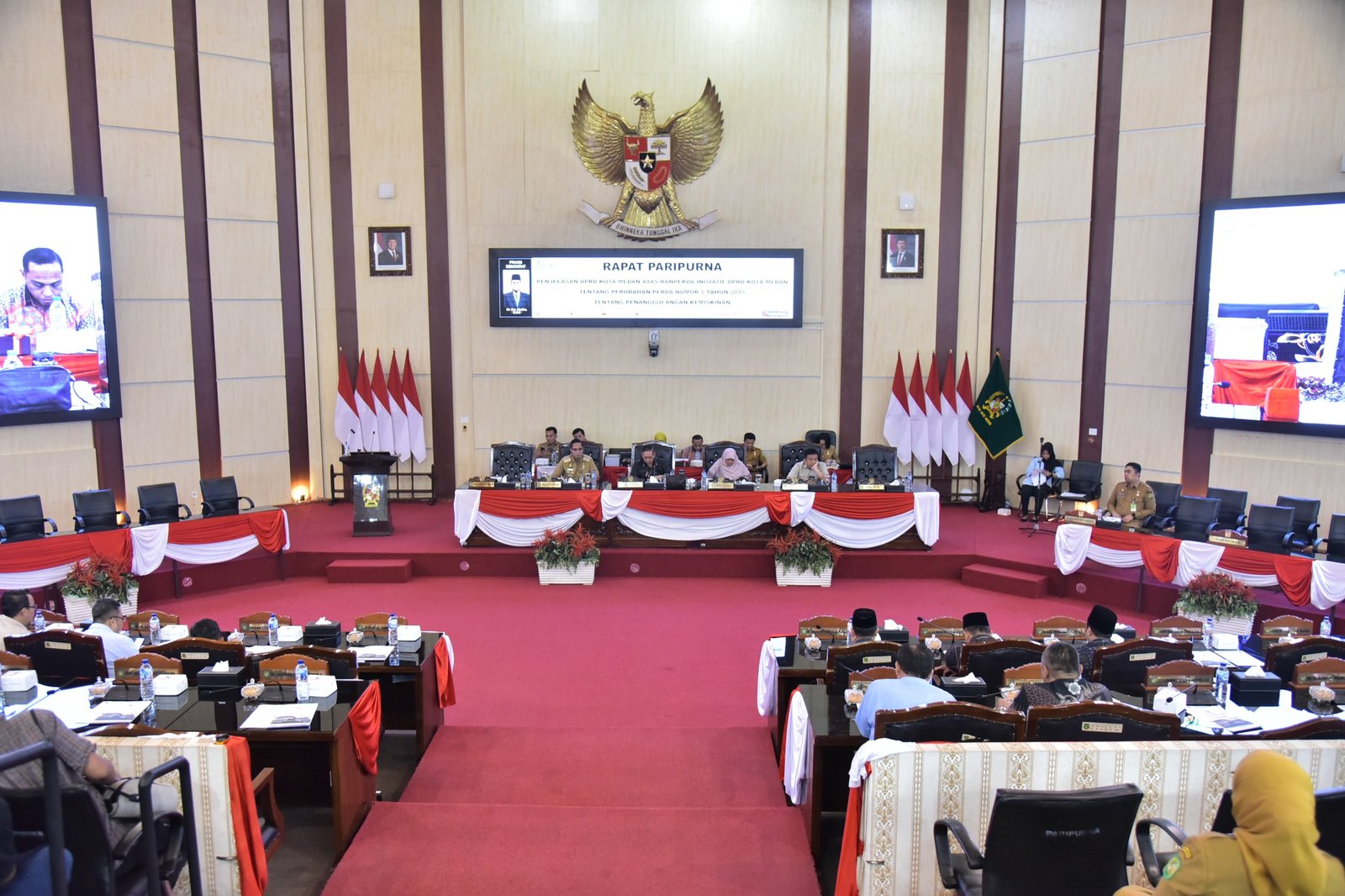 Rico Waas menghadiri paripurna DPRD Medan membahas APBD Kota Medan 2027