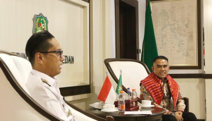 Rico Waas Terima Penabalan Marga, Siap Kenalkan Budaya Karo