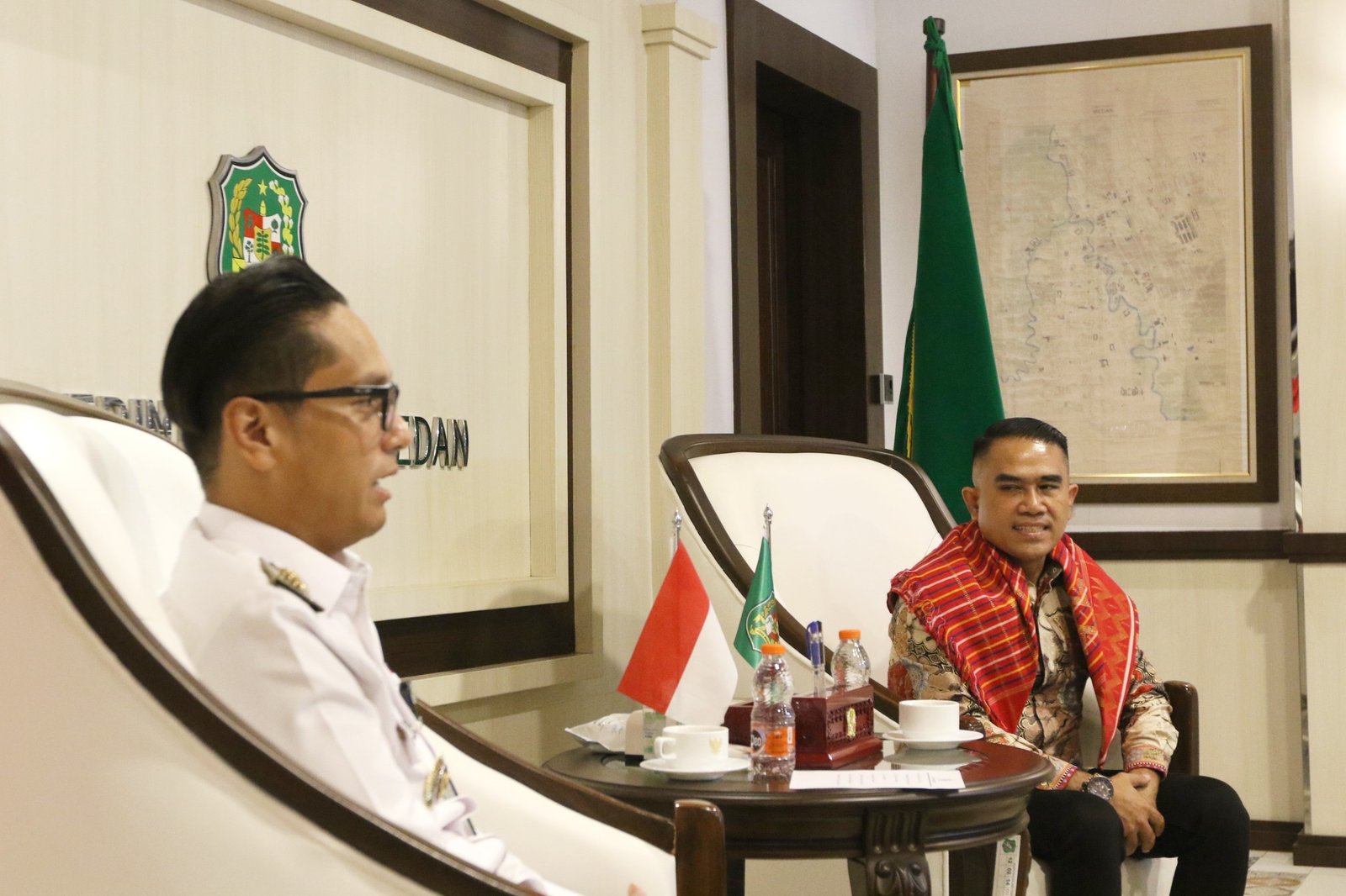 Wali Kota Medan Rico Waas menerima panitia penabalan marga di Balai Kota Medan.